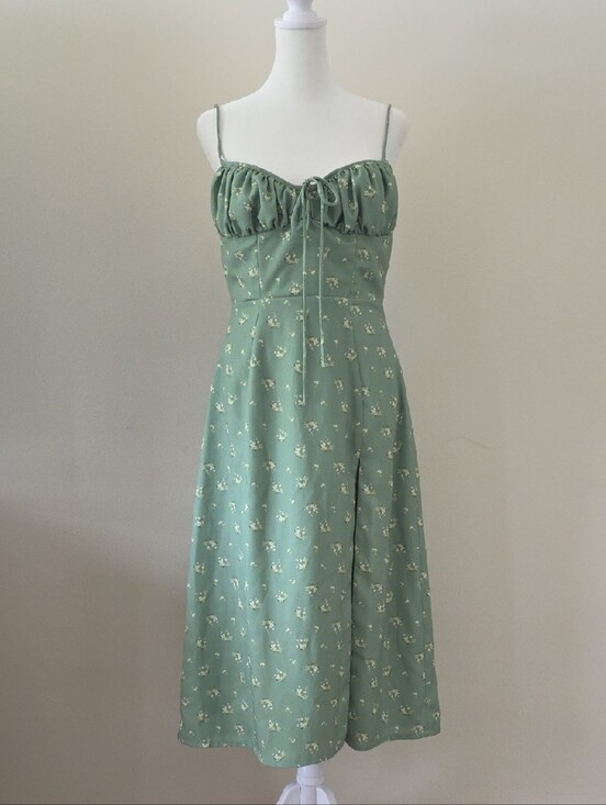 House of CB Dresses & Skirts - EUC House of CB Carina Olive Green Floral Midi Dress M